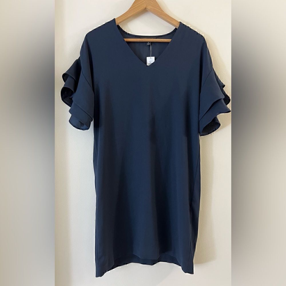 NWT Banana Republic Shift/Column V-Neck Dress with
Ruffled Sleeves Navy Size 0